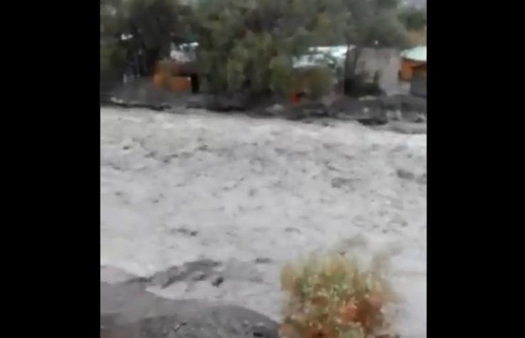 Lluvias en el norte provocan crecida de río de Camiña y alerta viviendas en Pozo Almonte