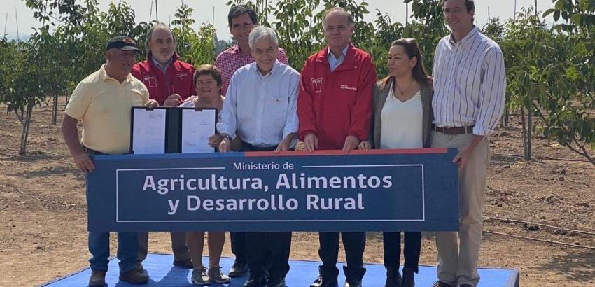 Piñera firma proyecto que crea ministerio de Agricultura, Alimentos y Desarrollo Rural