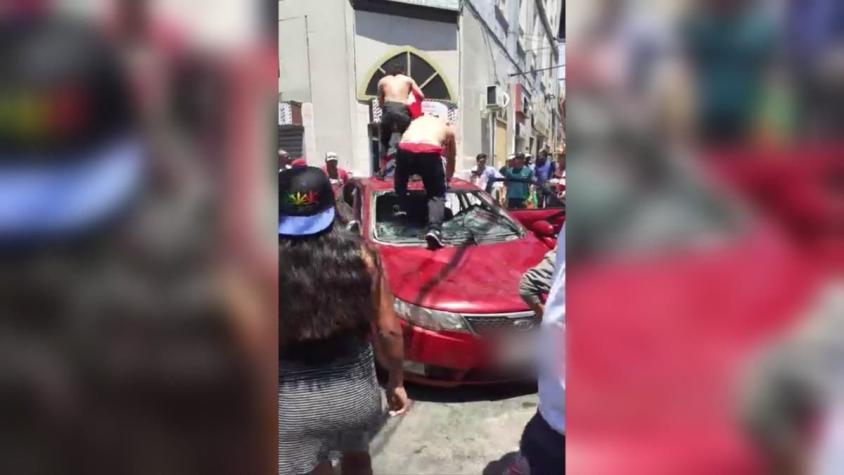 [VIDEO] Chofer ebrio atropelló a menor de 16 años y cercanos a la víctima destruyeron su vehículo