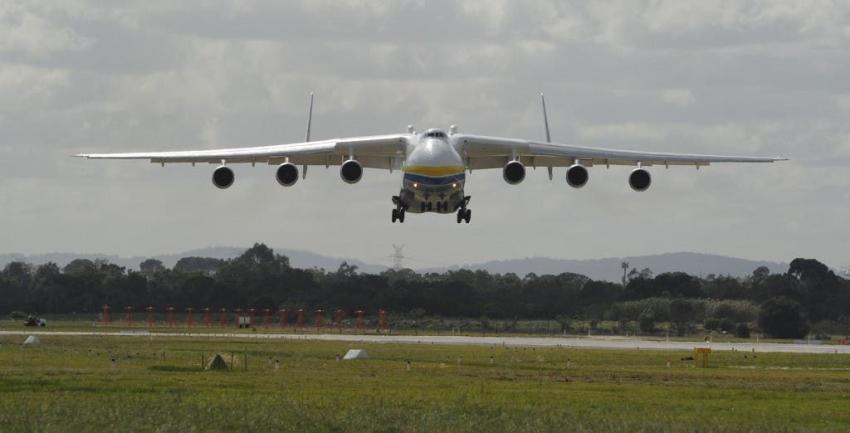 Suspenden vuelos comerciales en aeropuerto australiano por incendios forestales