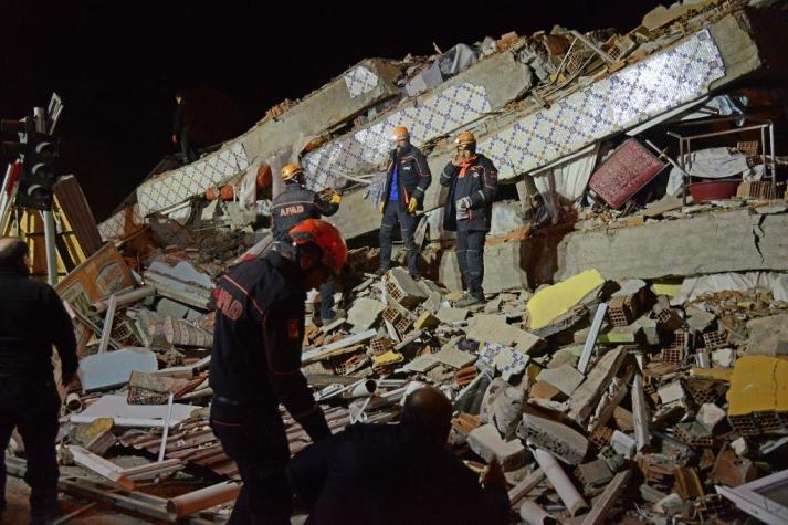 Al menos 18 muertos en un potente terremoto en Turquía