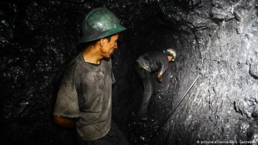Intensa búsqueda de tres mineros atrapados en mina peruana