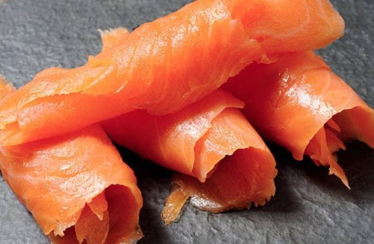 Solicitan retirar de la venta a algunos lotes de salmón ahumado por presencia de listeria