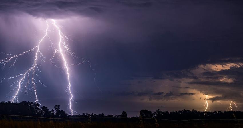 Meteorología emite aviso de tormentas eléctricas para cuatro regiones del país
