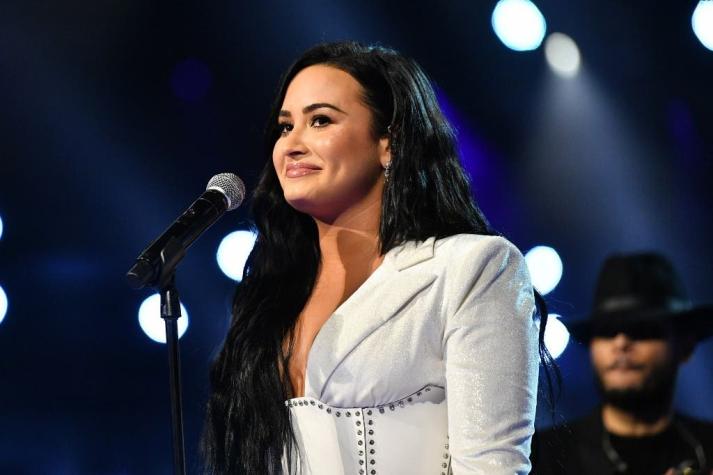 Los nervios hicieron que la presentación de Demi Lovato en los Grammy casi terminara con bochorno