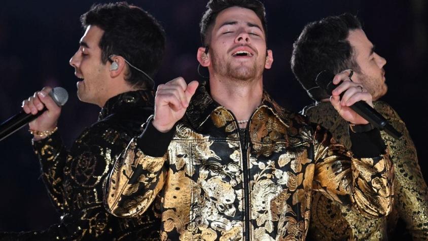 El vergonzoso momento vivido por Nick Jonas en los Grammy: cantó teniendo comida en los dientes