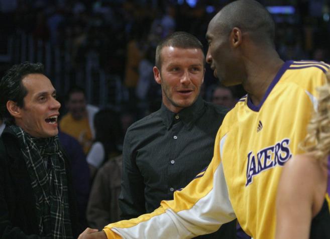 Marc Anthony se emociona hasta las lágrimas al rendirle homenaje en pleno show a Kobe Bryant