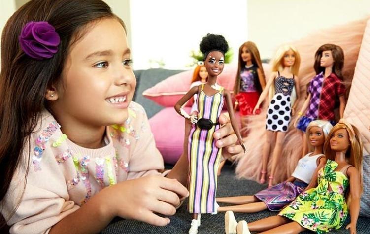 Promoviendo la inclusión: Barbie lanza por primera vez una muñeca con vitiligo