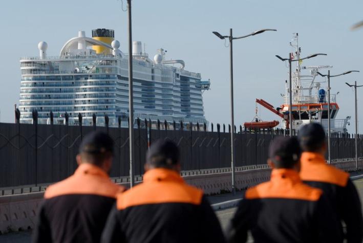 Descartan coronavirus en crucero en puerto italiano y autorizan desembarco