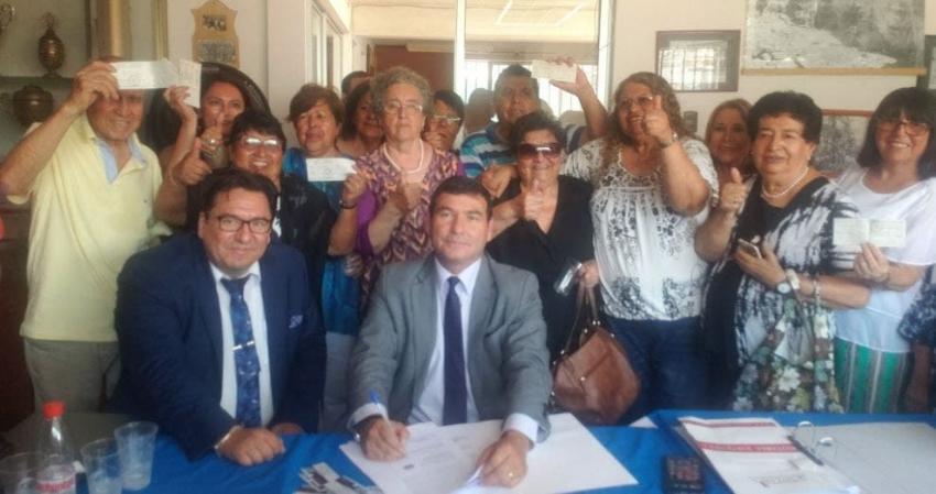 Municipio de María Elena paga deuda histórica a profesores: es la primera comuna que lo hace