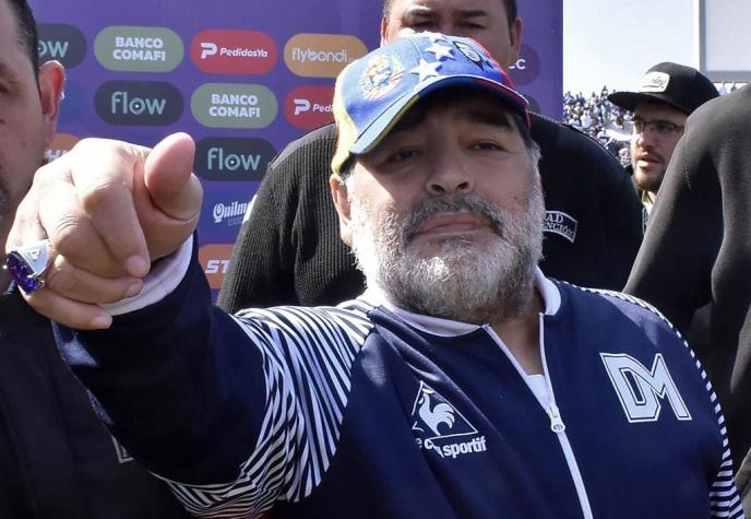 ¿Nuevo seguidor? Diego Maradona sorprende al posar con la camiseta '10' de Colo Colo
