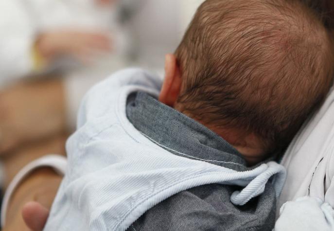 Bebé de 4 meses muere aplastado por su madre que había sufrido un infarto