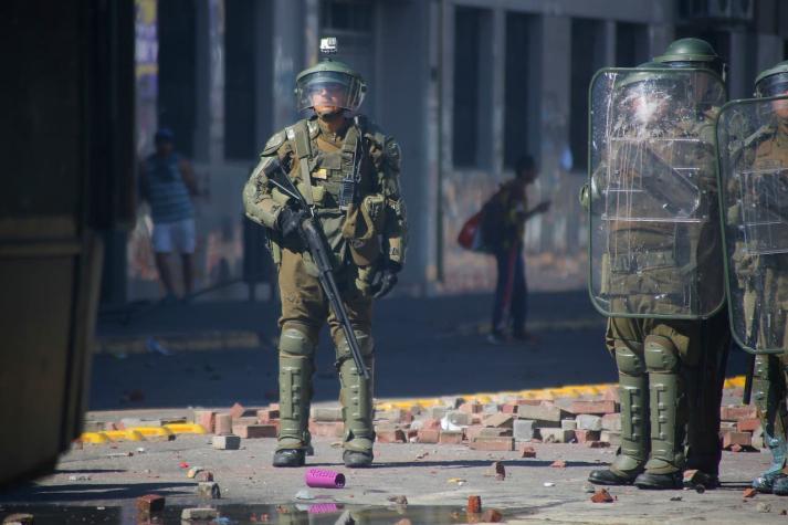 Encuesta Criteria: 60% de los chilenos cree que Carabineros incita la violencia