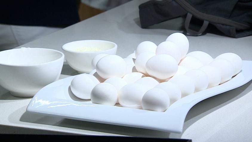 [VIDEO] Aumentan brotes de Salmonella: llaman a evitar consumo de huevo crudo en comidas