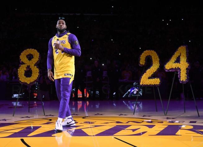 [VIDEO] Con discurso de LeBron incluido: El emotivo homenaje que los Lakers le hicieron a Kobe