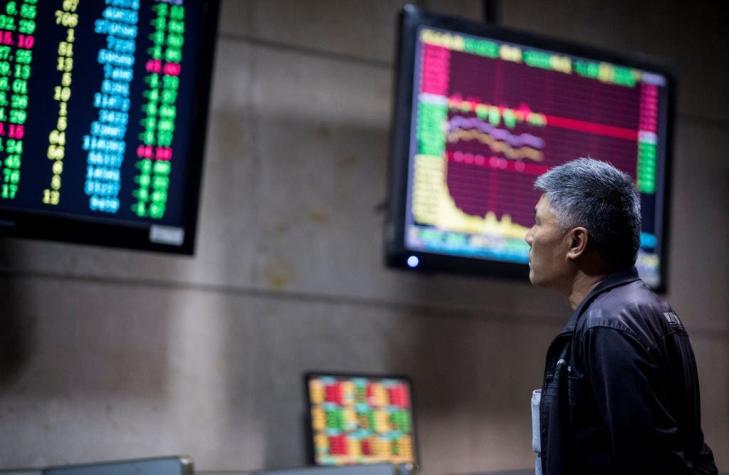 Bolsa de Shanghai cierra con su caída más fuerte en casi cinco años