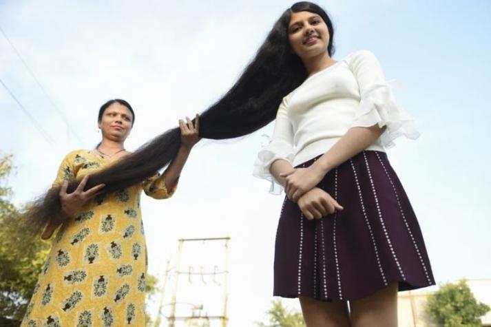Casi dos metros de largo: Joven de 17 años ostenta el récord de la cabellera más larga del mundo