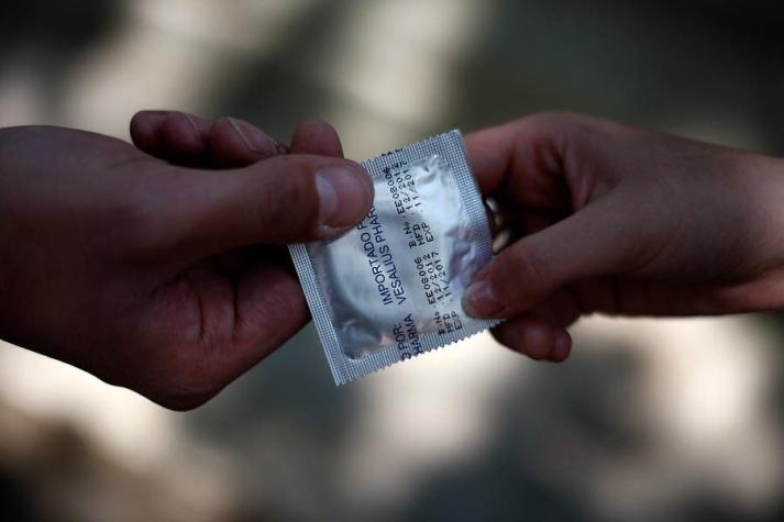VIH en Chile: Encuesta del Movilh revela bajo uso de condón