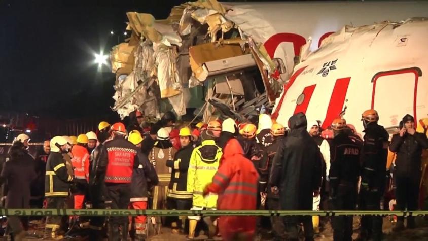 [VIDEO] Avión de pasajeros se partió en tres al aterrizar en Turquía