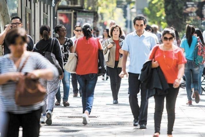 INE reporta que pese a crisis social remuneraciones frenaron la desaceleración en diciembre