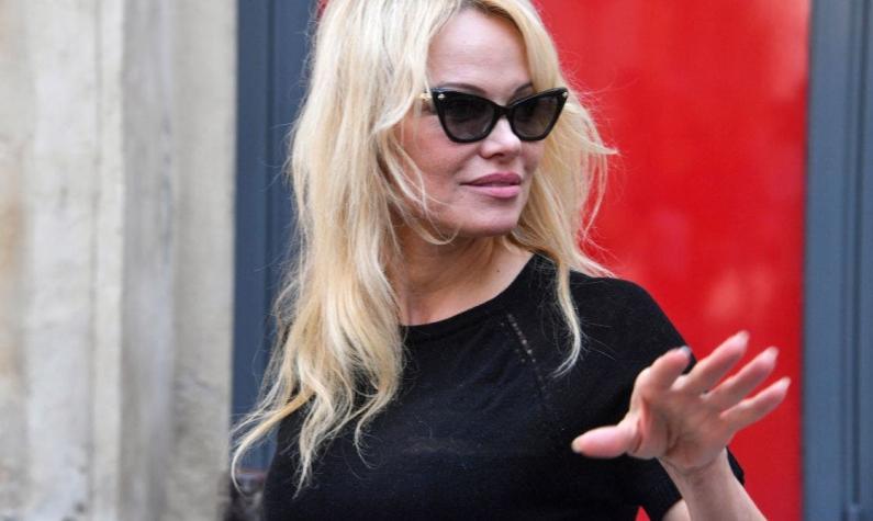 Los intrigantes mensajes de Pamela Anderson tras su separación de un matrimonio que duró 12 días