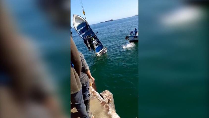 [VIDEO] Bote de pesca quedó colgando de una grúa