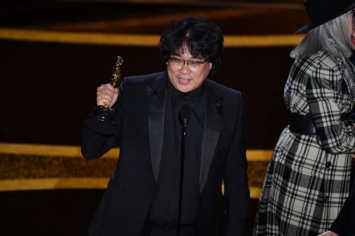 [VIDEO] La emocionante reacción del director de "Parasitos" tras obtener su primer Oscar