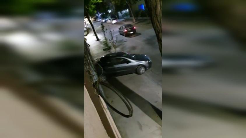 [VIDEO] Vecinos presencian y graban robo de 10 autos en centro de Santiago