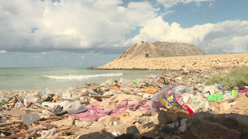 [VIDEO] "Invasores" usan desechos plásticos para llegar a la Isla de Pascua