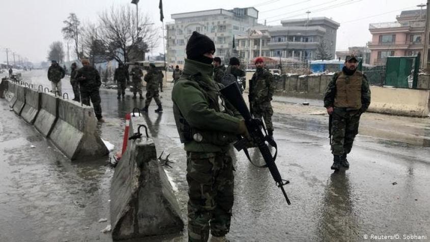Atentado suicida en Kabul deja varios civiles y militares muertos