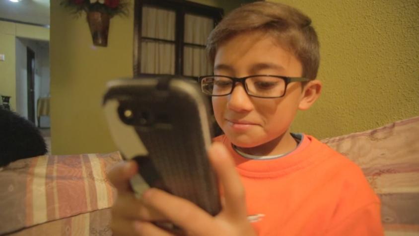 [VIDEO] ¿Sabe qué ve su hijos en Internet?: Más de la mitad han jugado en línea con desconocidos