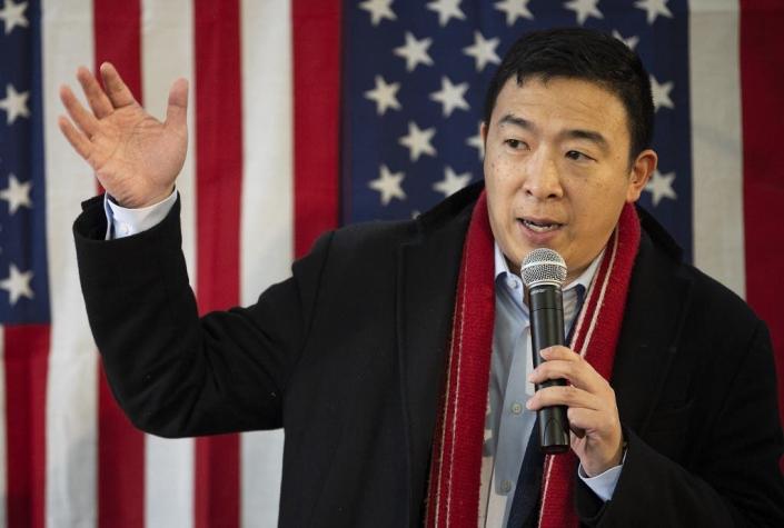 El demócrata Andrew Yang se retira de la carrera presidencial a la Casa Blanca