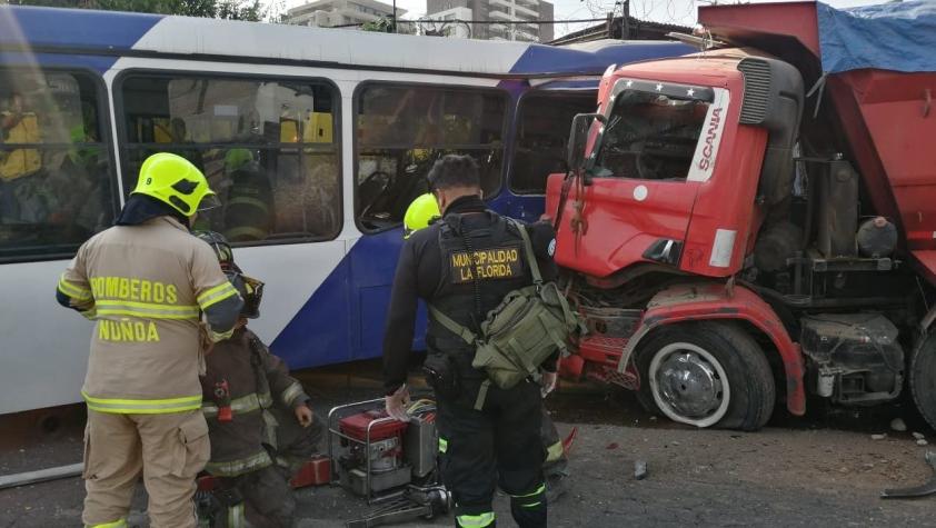 Dos muertos tras colisión de 8 vehículos y un bus en La Florida