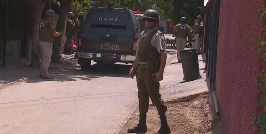 Carabineros realiza allanamiento en Peñalolén por ataques a comisarías