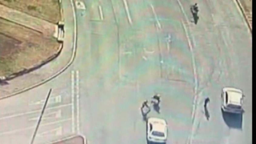 [VIDEO] Niño es atropellado mientras hacía de "semáforo humano" en Plaza Italia