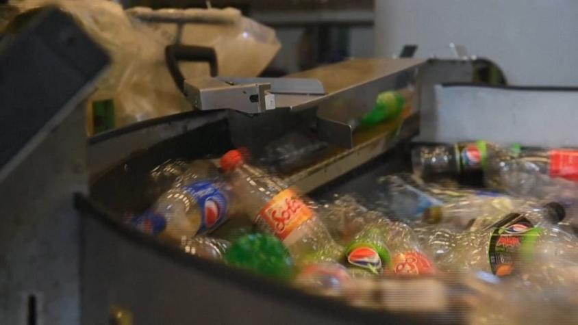 [VIDEO] Noruega recicla el 97% de todas sus botellas plásticas