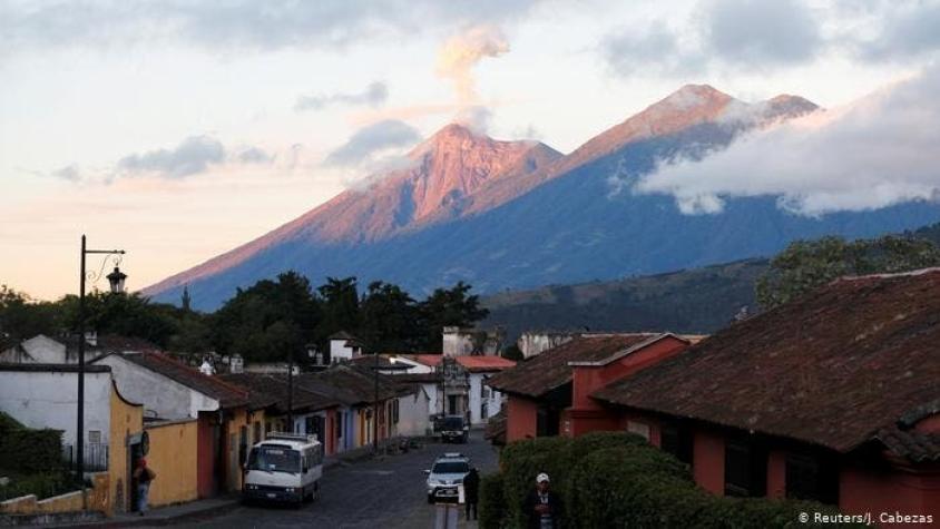 Volcán de Fuego en Guatemala aumenta su actividad
