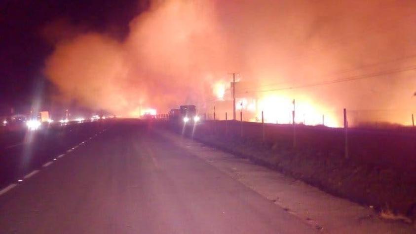 Rengo: incendio en Ruta 5 Sur deja cinco voluntarios de Bomberos lesionados