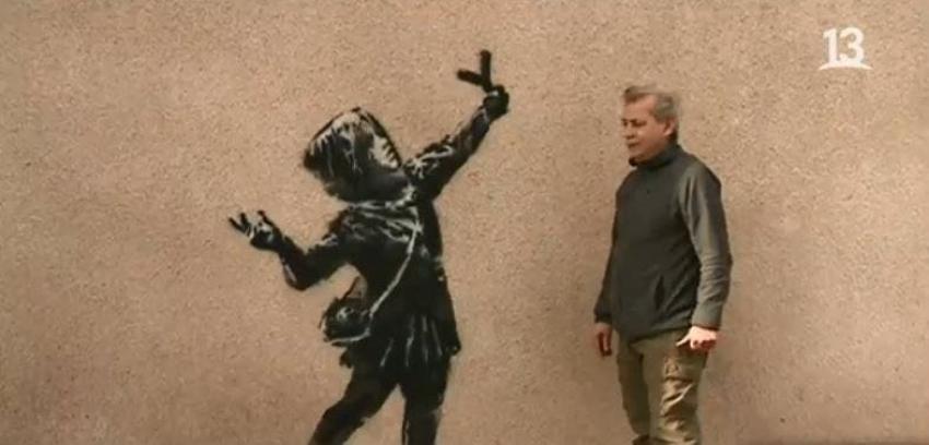 [VIDEO] Famoso artista urbano intervino en calles de Inglaterra en San Valentín