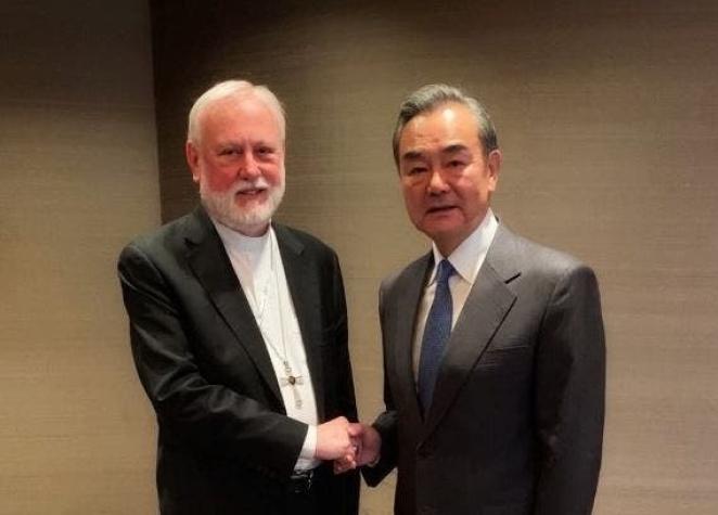 Cancilleres de China y Vaticano celebran histórico encuentro