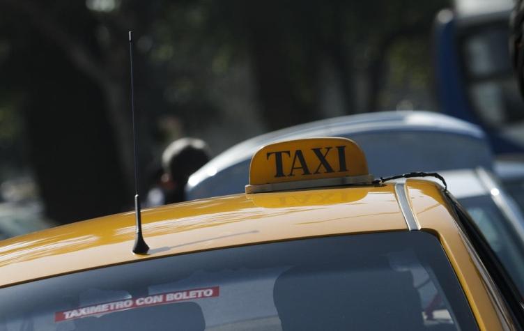 En prisión preventiva queda taxista que atacaba y violaba pasajeras mujeres en Santiago