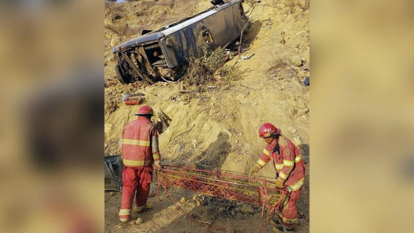 Ocho hinchas del Barcelona de Ecuador mueren tras volcarse bus en Perú
