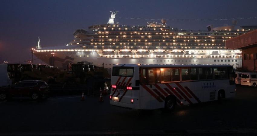 COVID-19: Comienza evacuación de estadounidenses del crucero en cuarentena en Japón