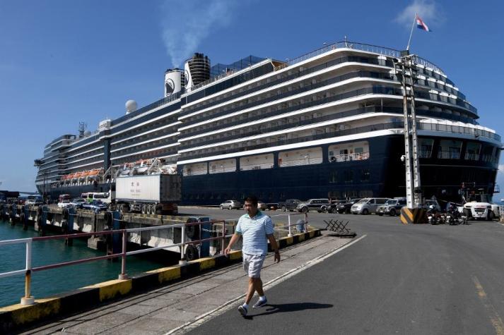 [VIDEO] Chilenos que viajaban en barco donde iba una mujer con COVID-19 regresarían este domingo