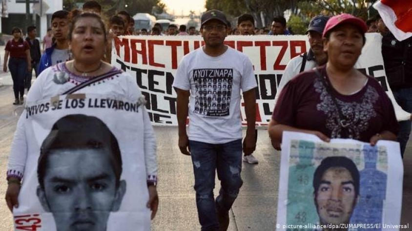 México: familiares de los 43 estudiantes de Ayotzinapa denuncian represión policial