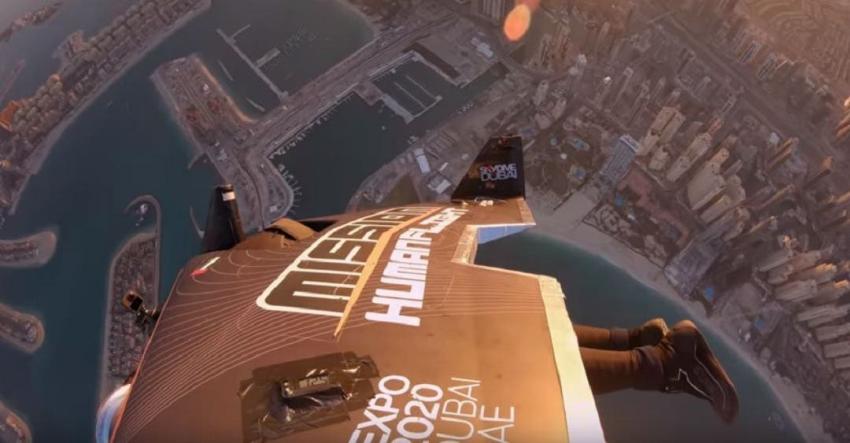 [VIDEO] El "Hombre Jet" francés vuela a 1,8 kilómetros sobre Dubai