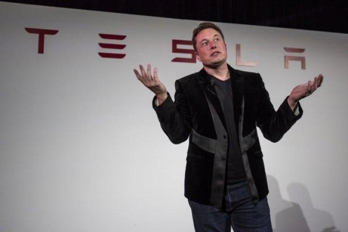 Bill Gates compra un Porsche eléctrico y Elon Musk lo llama “decepcionante”