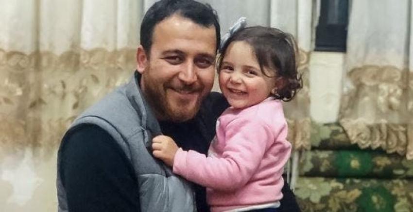 Habla padre sirio de video viral con su hija: "Necesitaba eliminar el miedo de su corazón"