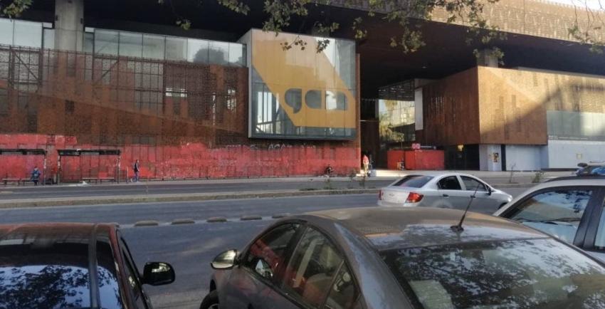GAM denuncia que fachada fue pintada por terceros para borrar "expresiones artísticas callejeras"