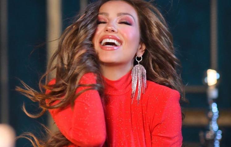Thalía deslumbró con su escote en Premios Lo Nuestro